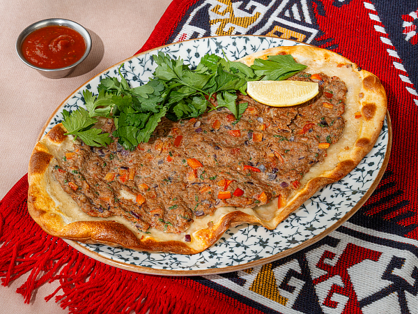 Ламаджио по-турецки с говядиной