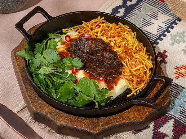 Томлёные телячьи щёчки по-заравшански