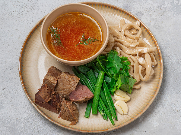 Гальнаш с говядиной и чесночным бульоном